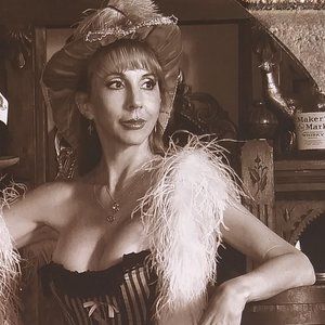 Meet your Posher, Alysabeth